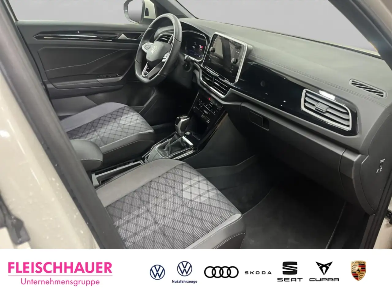 Volkswagen T-Roc 1.5 TSI R-Line Lenkrad-heizbar Kamera Sitzhz 19