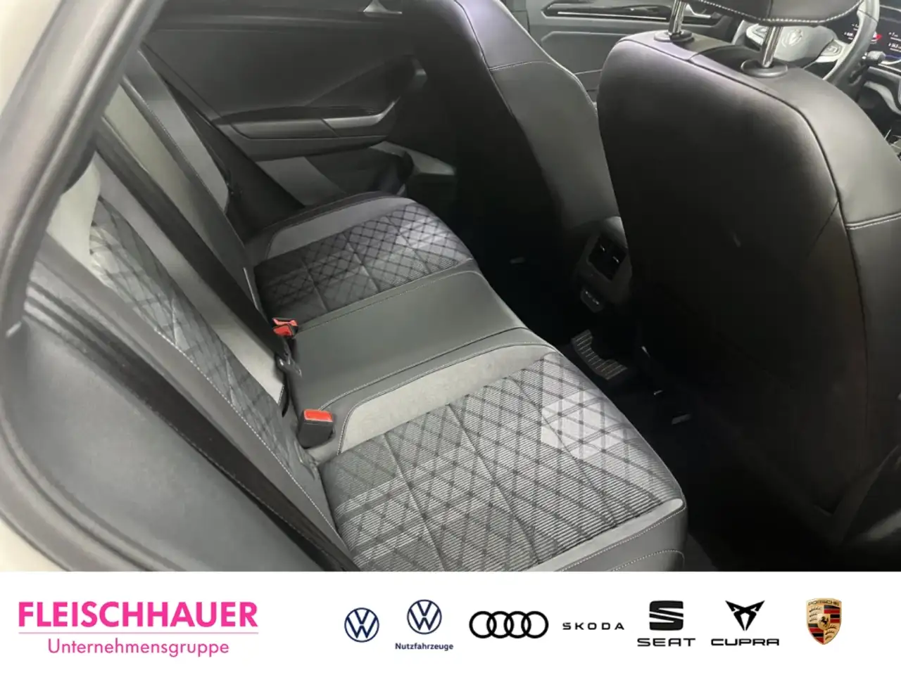 Volkswagen T-Roc 1.5 TSI R-Line Lenkrad-heizbar Kamera Sitzhz 18