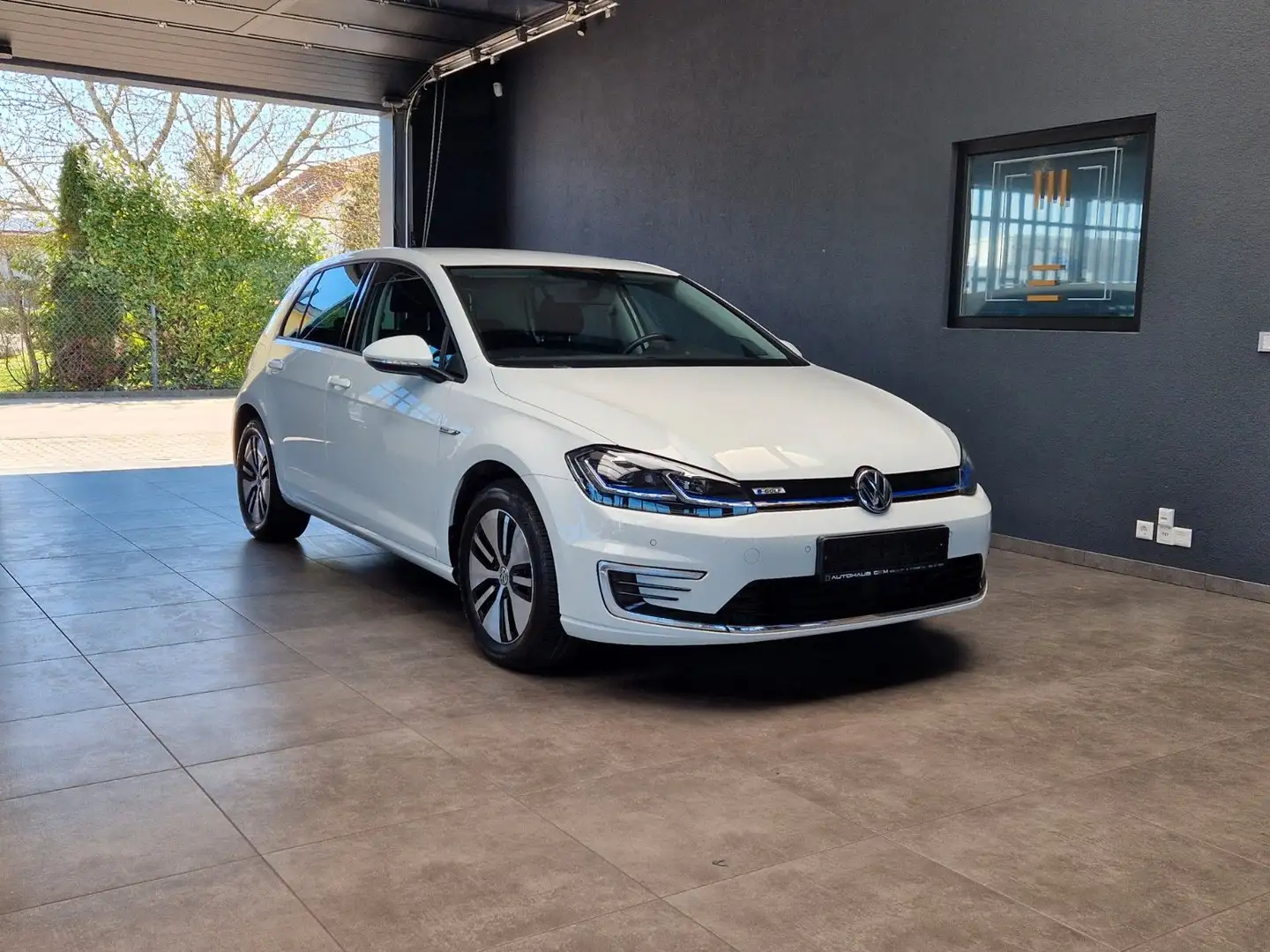 Volkswagen Golf e-Golf VII Lim.*WÄRMEPUMPE*NAVI*CCS*DYNAUDIO* Weiß - 1