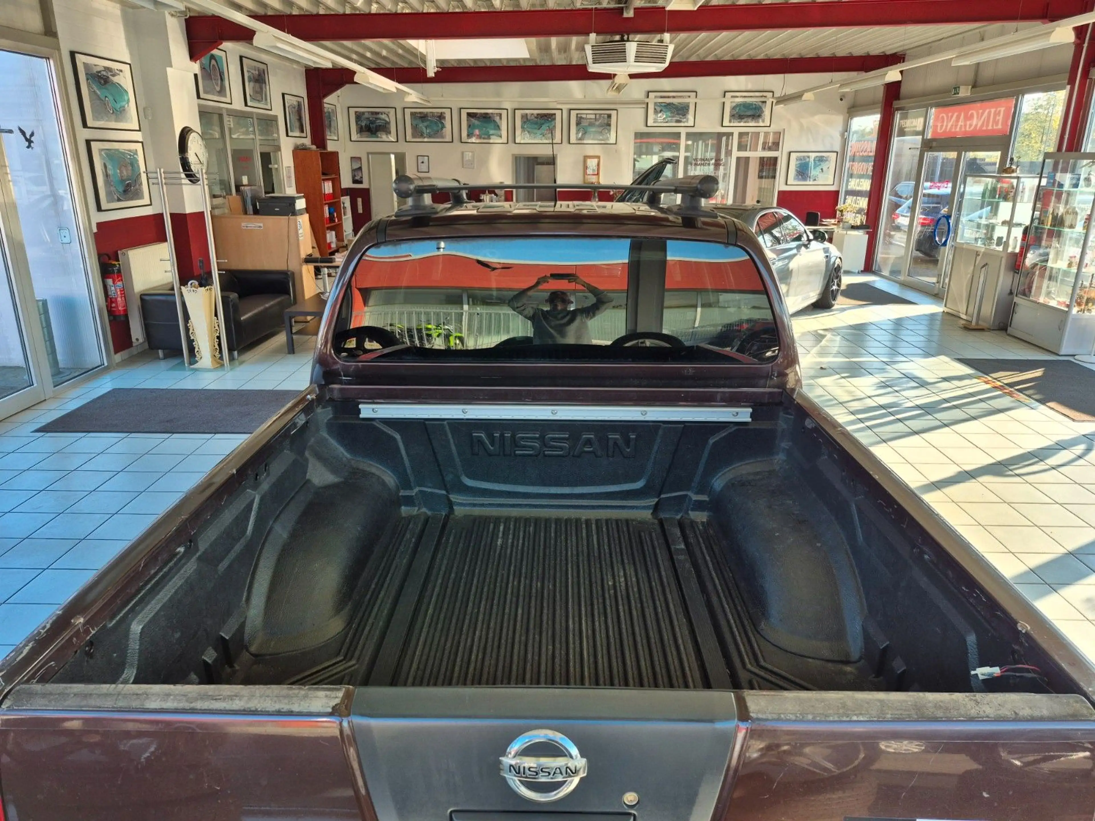 Nissan Navara Pickup Dou. Cab V6 4x4 Leder Navi Kamera — photo 6