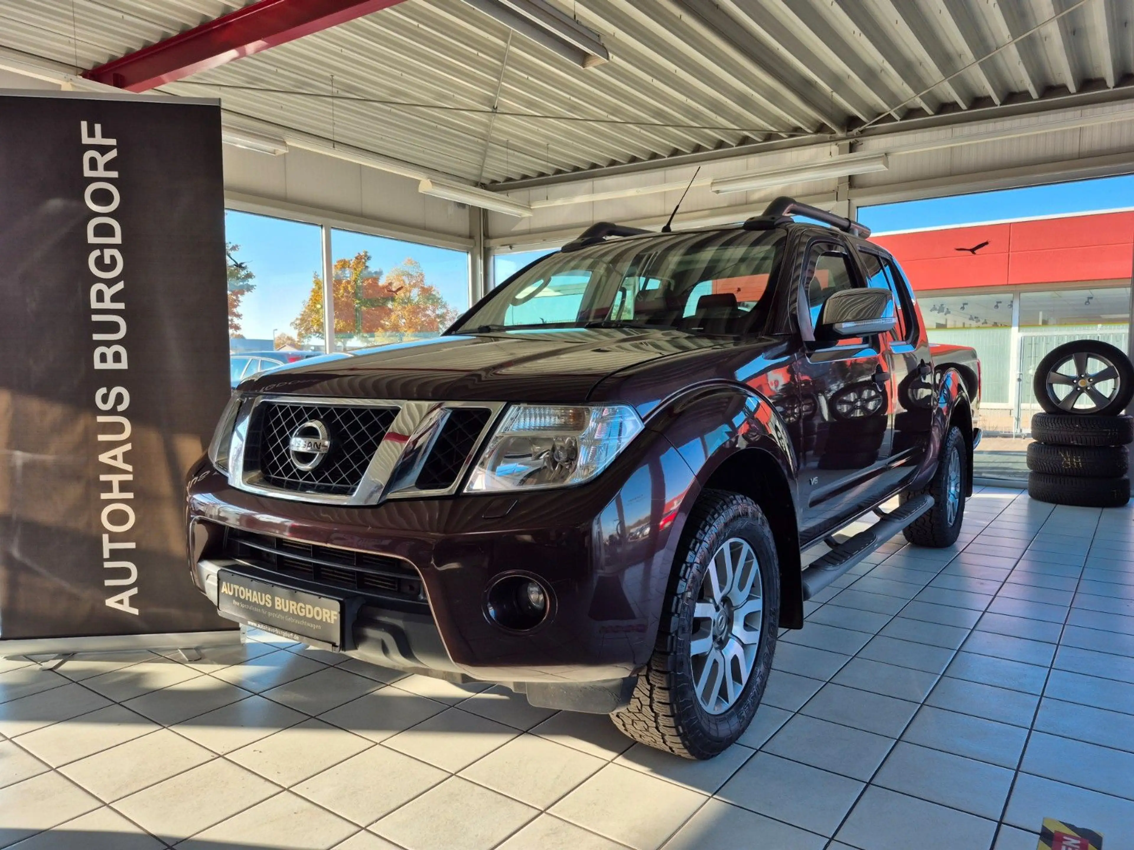 Nissan Navara Pickup Dou. Cab V6 4x4 Leder Navi Kamera