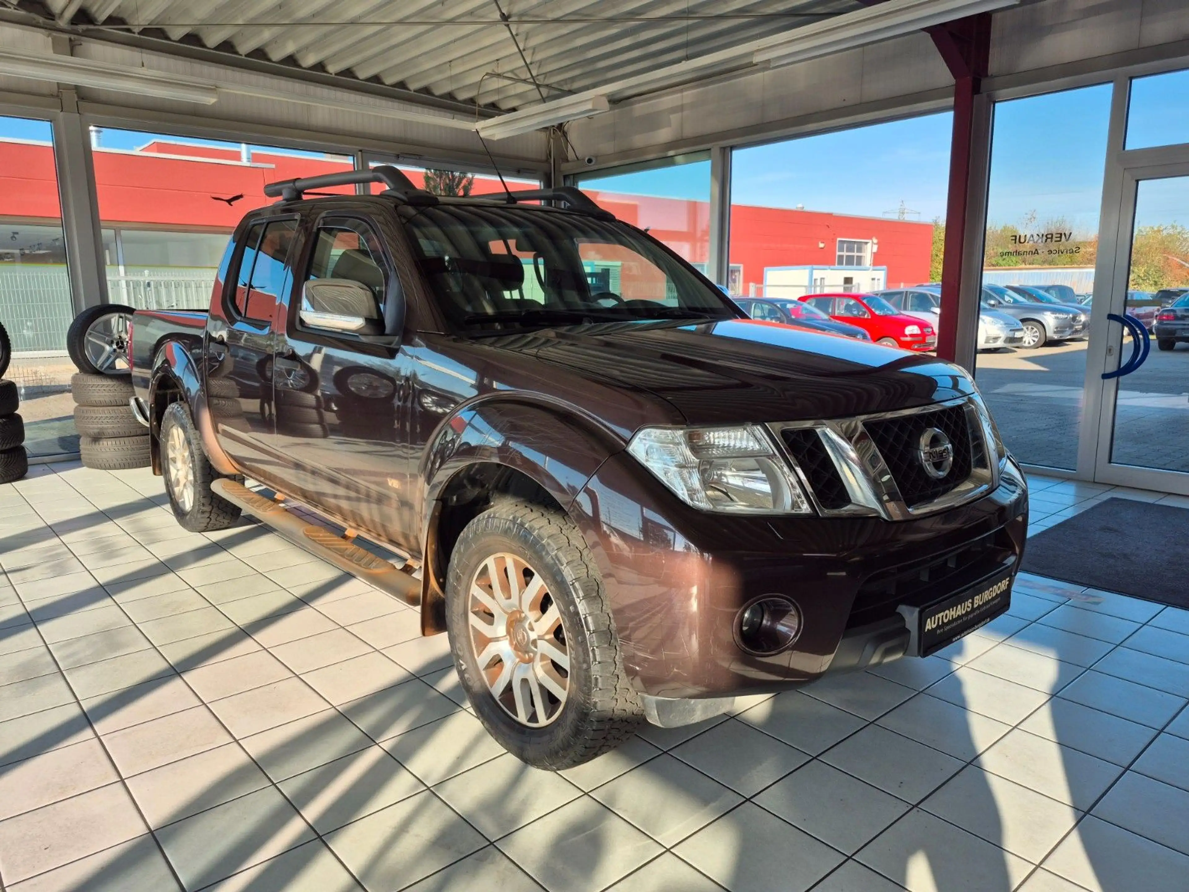 Nissan Navara Pickup Dou. Cab V6 4x4 Leder Navi Kamera — photo 3