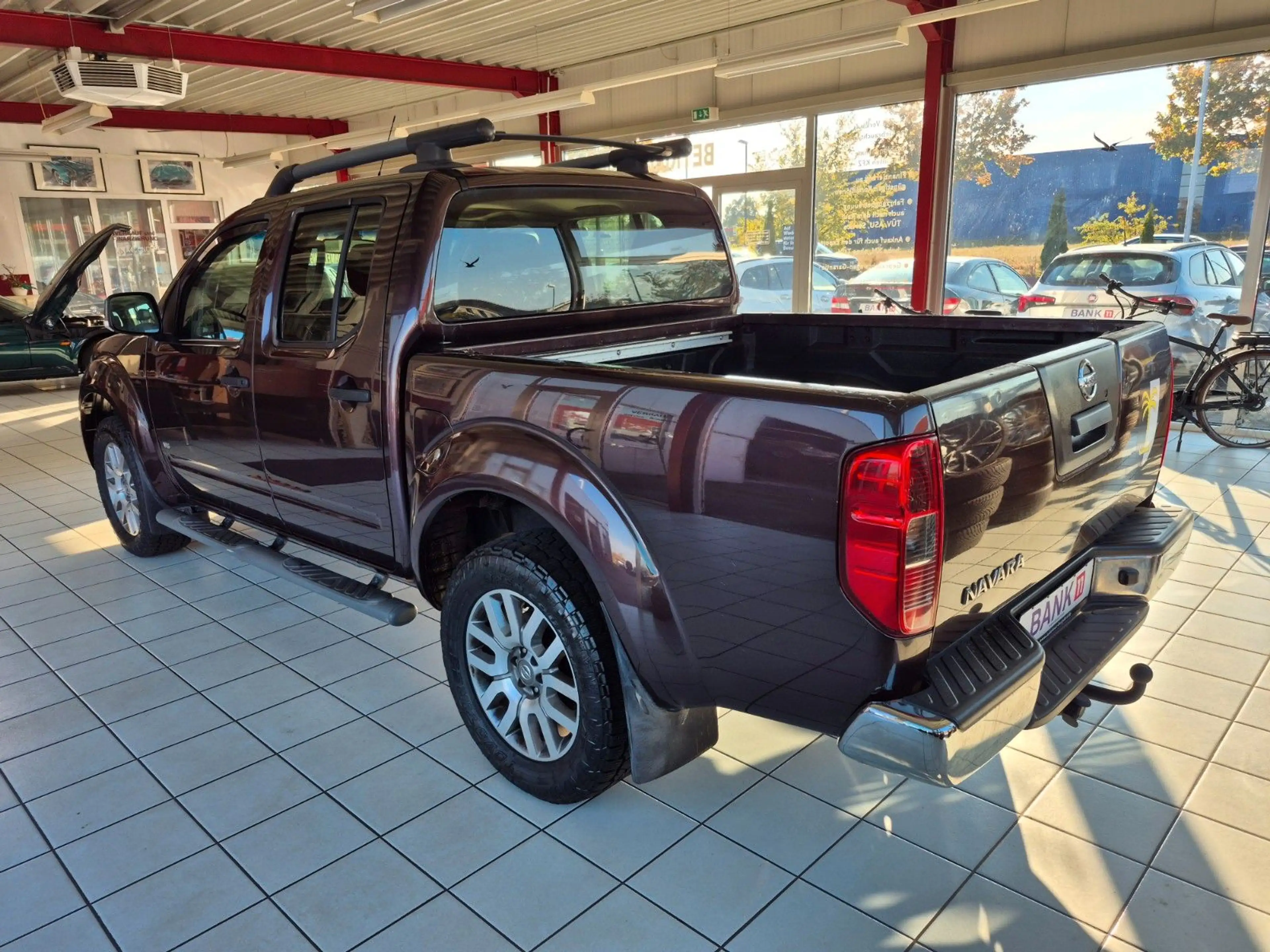 Nissan Navara Pickup Dou. Cab V6 4x4 Leder Navi Kamera — photo 7