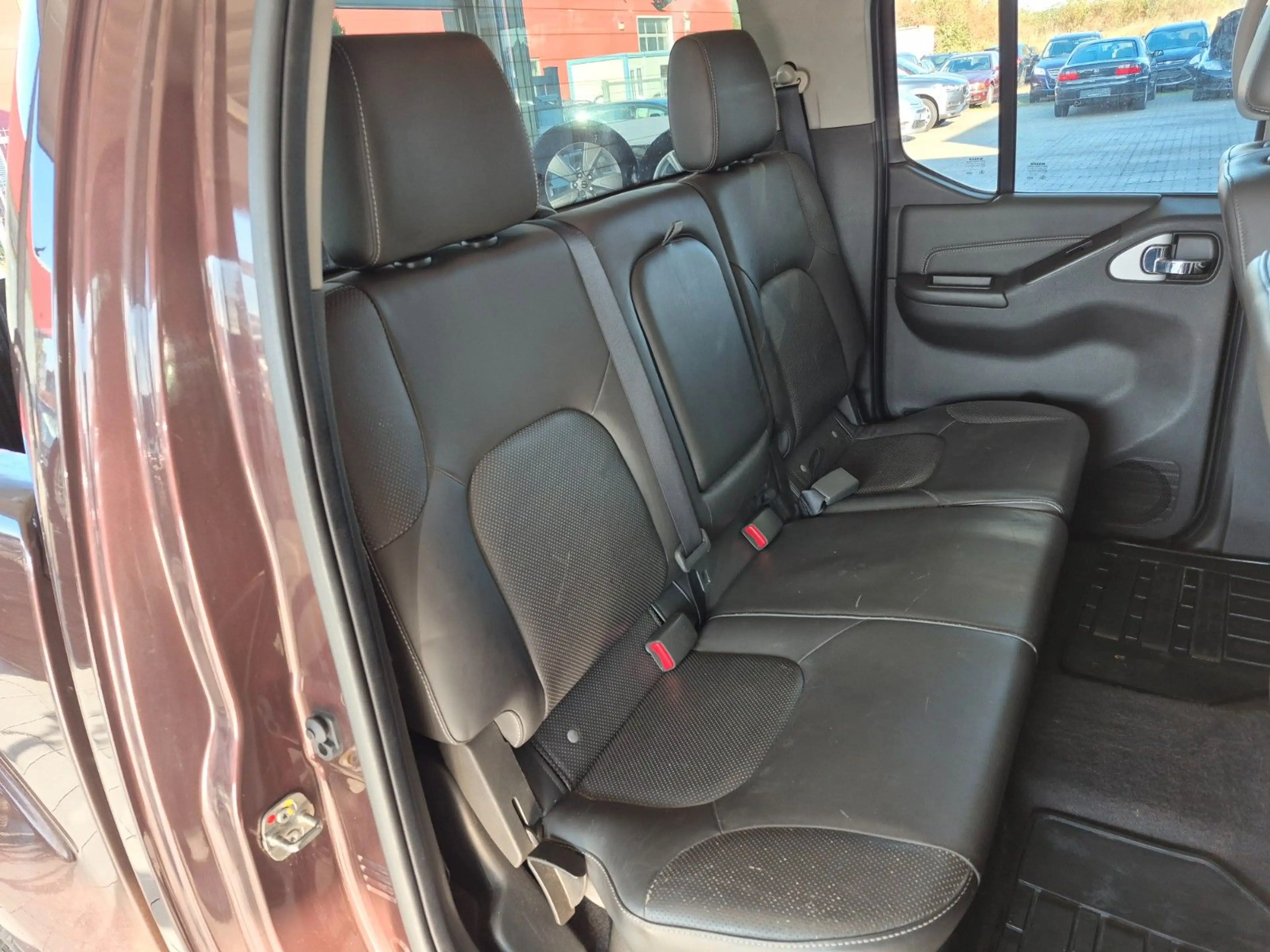Nissan Navara Pickup Dou. Cab V6 4x4 Leder Navi Kamera — photo 12