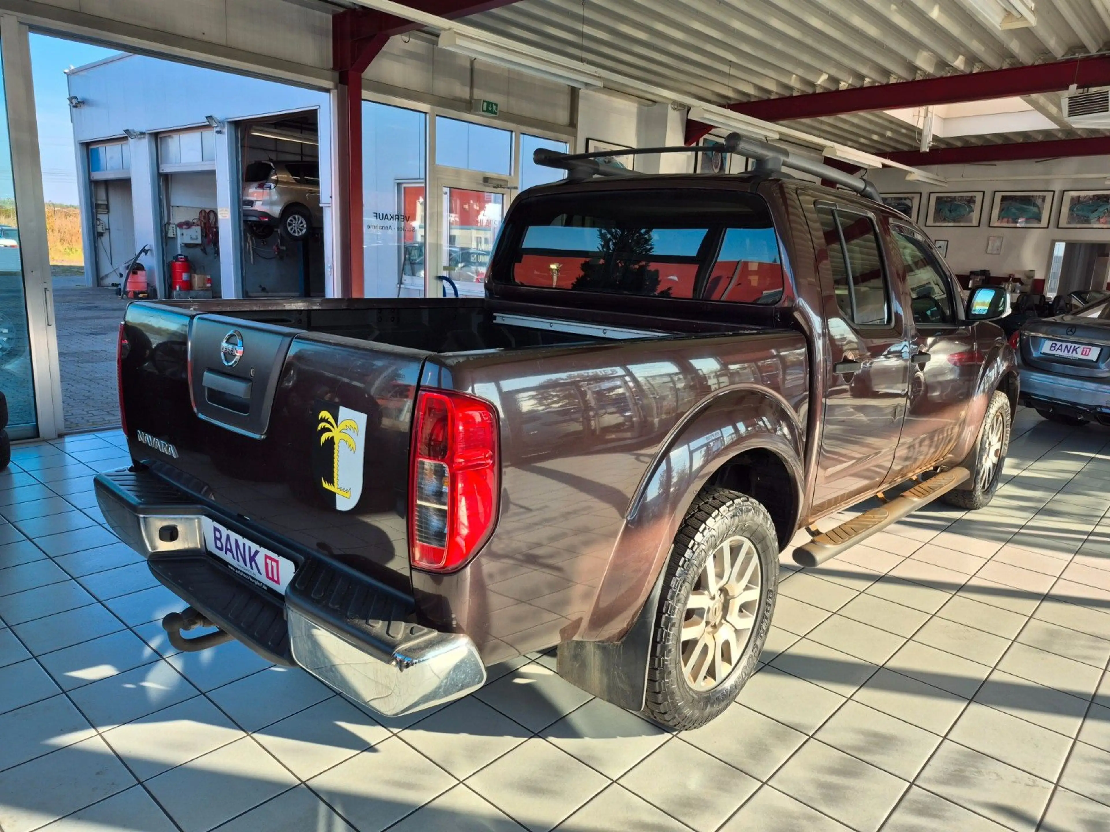 Nissan Navara Pickup Dou. Cab V6 4x4 Leder Navi Kamera — photo 4