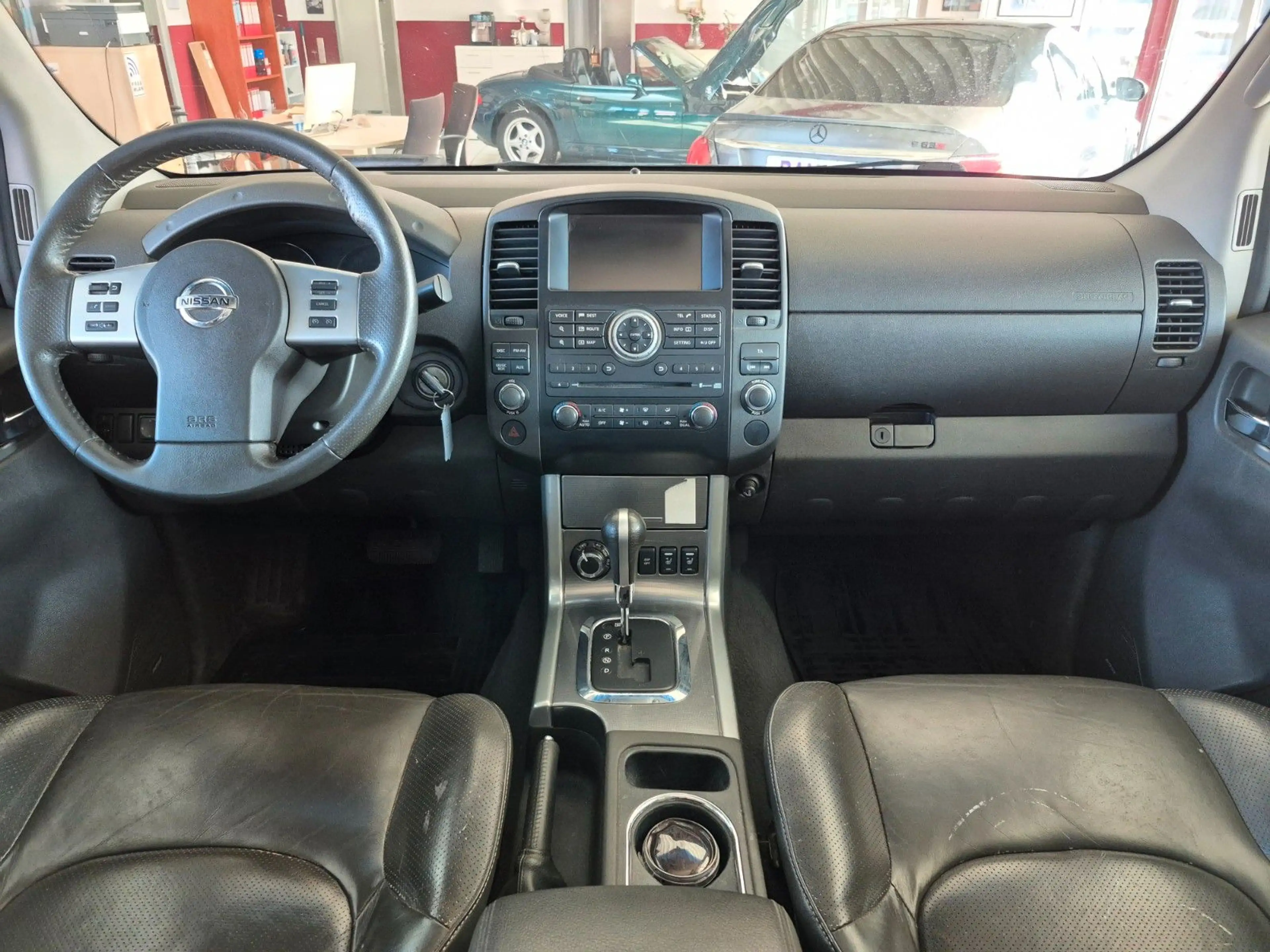 Nissan Navara Pickup Dou. Cab V6 4x4 Leder Navi Kamera — photo 9
