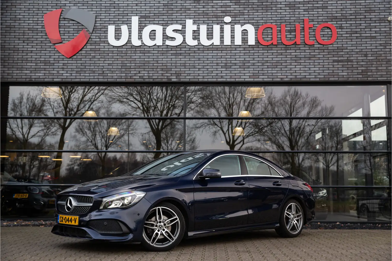 Mercedes-Benz CLA 180 Business Solution AMG Upgrade Edition , Achteruitr Blau - 1