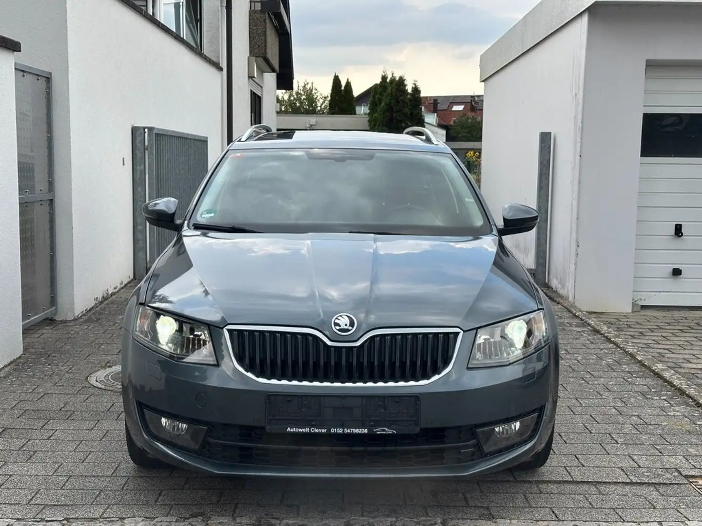 Skoda Octavia Style -NAVI-LED-TEMPOMAT-KLIMAAUTO-SMART LINK-PDC- Gris - 1