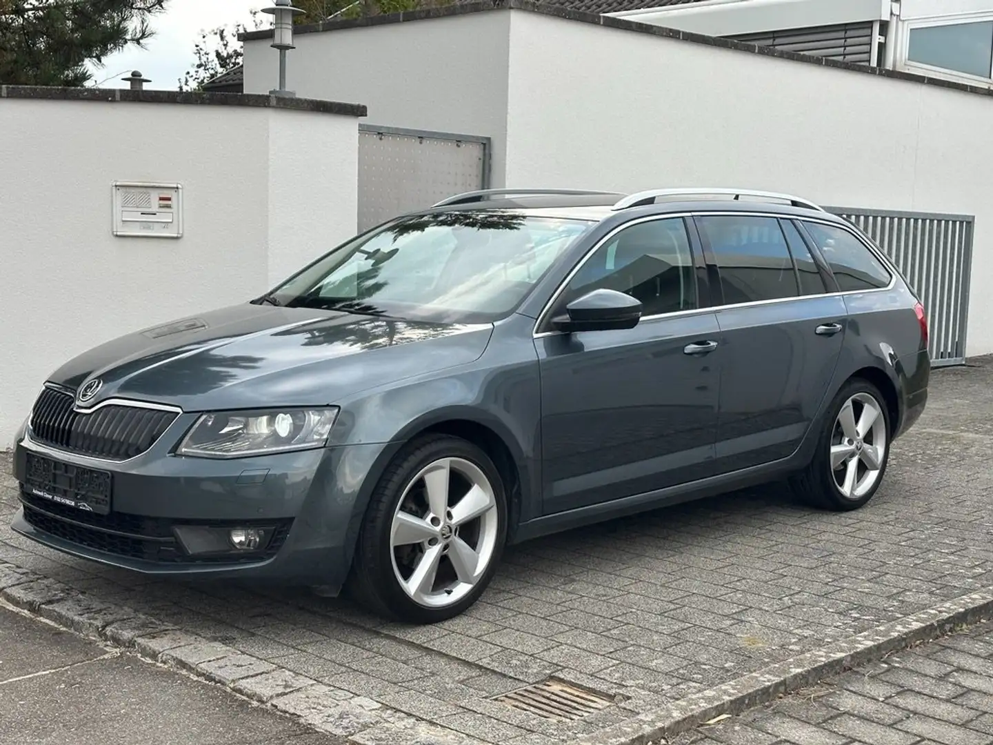 Skoda Octavia Style -NAVI-LED-TEMPOMAT-KLIMAAUTO-SMART LINK-PDC- Gris - 2