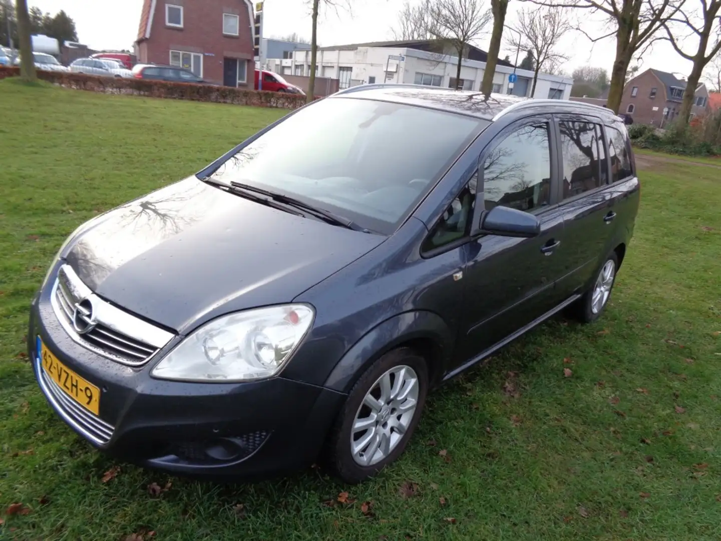 Opel Zafira 4-7-2025  a p k Grijs - 1