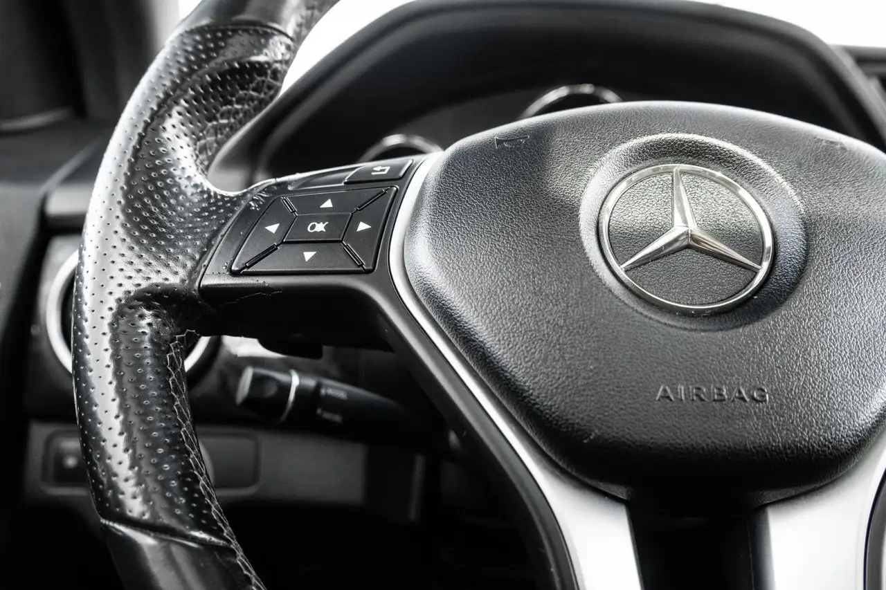 Mercedes-Benz GLK-Class снимка Mercedes-Benz GLK-Class