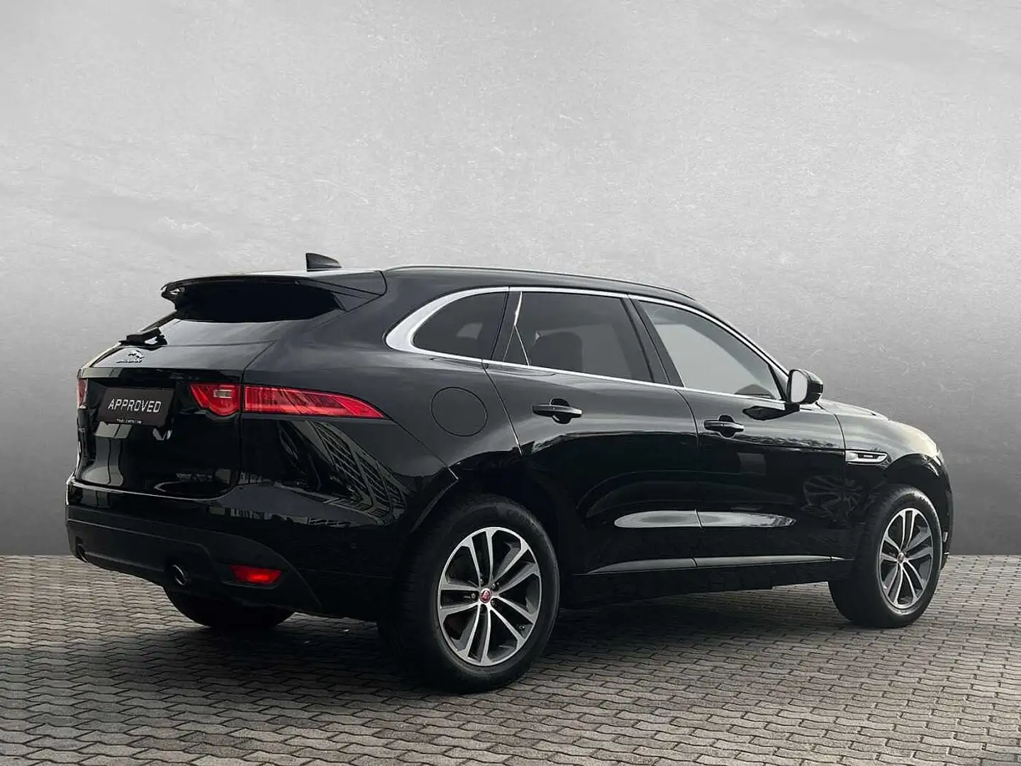 Jaguar F-Pace 25d AWD Aut. R-Sport Zwart - 2