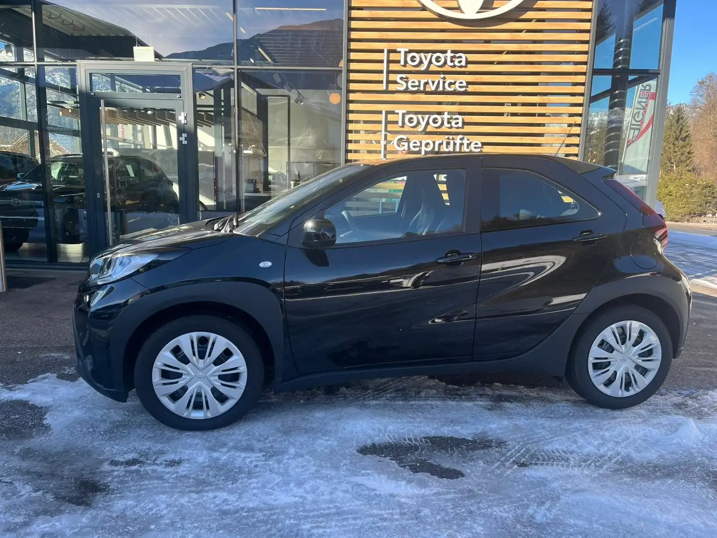 Toyota Aygo X Play 1,0l Schwarz - 1