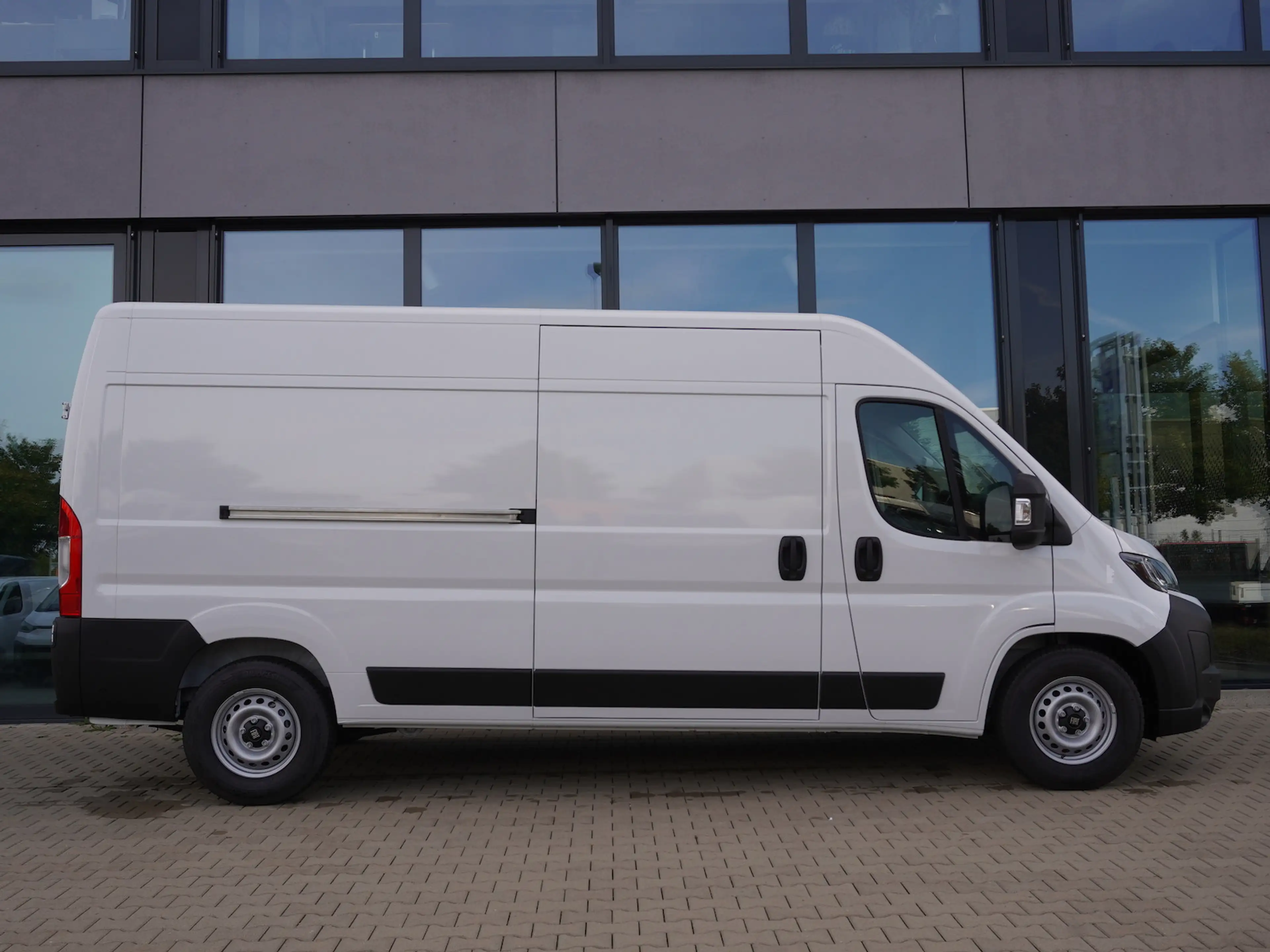 Fiat Ducato Maxi 35 L3H2 140 / Vollausstattung — photo 3