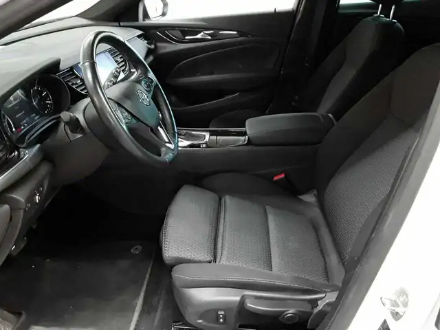 Opel Insignia view 3
