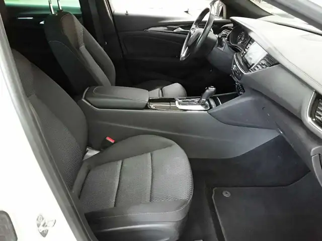 Opel Insignia view 11