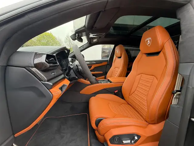 Lamborghini Urus view 10