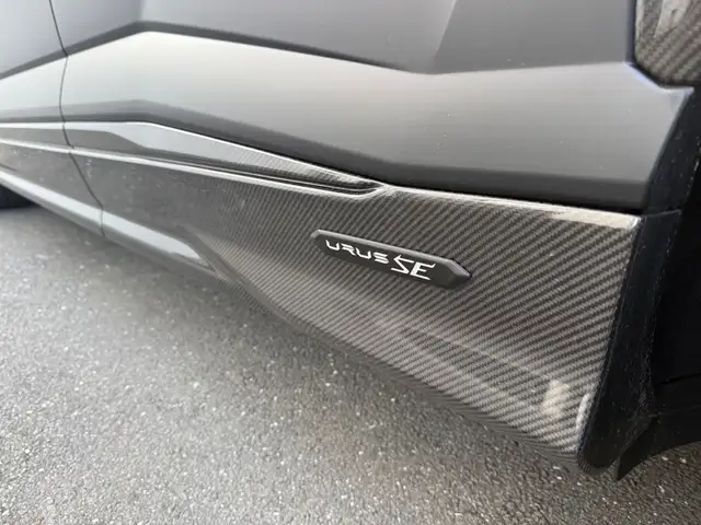 Lamborghini Urus view 18