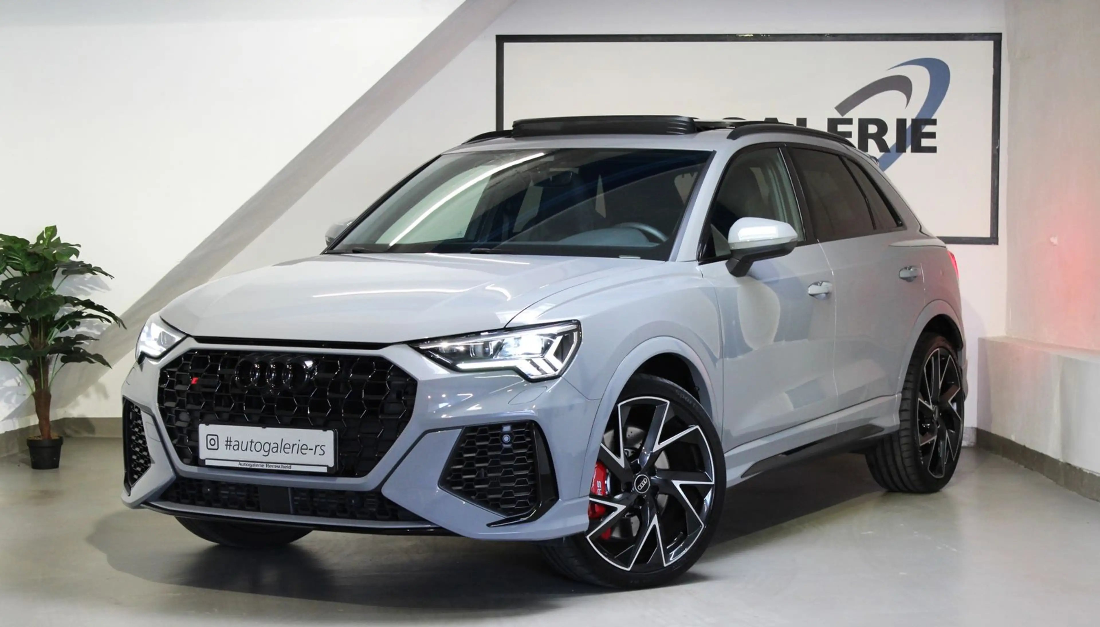 Audi RS Q3 2.5 TFSI q.*NARDO*RS AGA*PANO*SCHALE*SONOS — photo 7