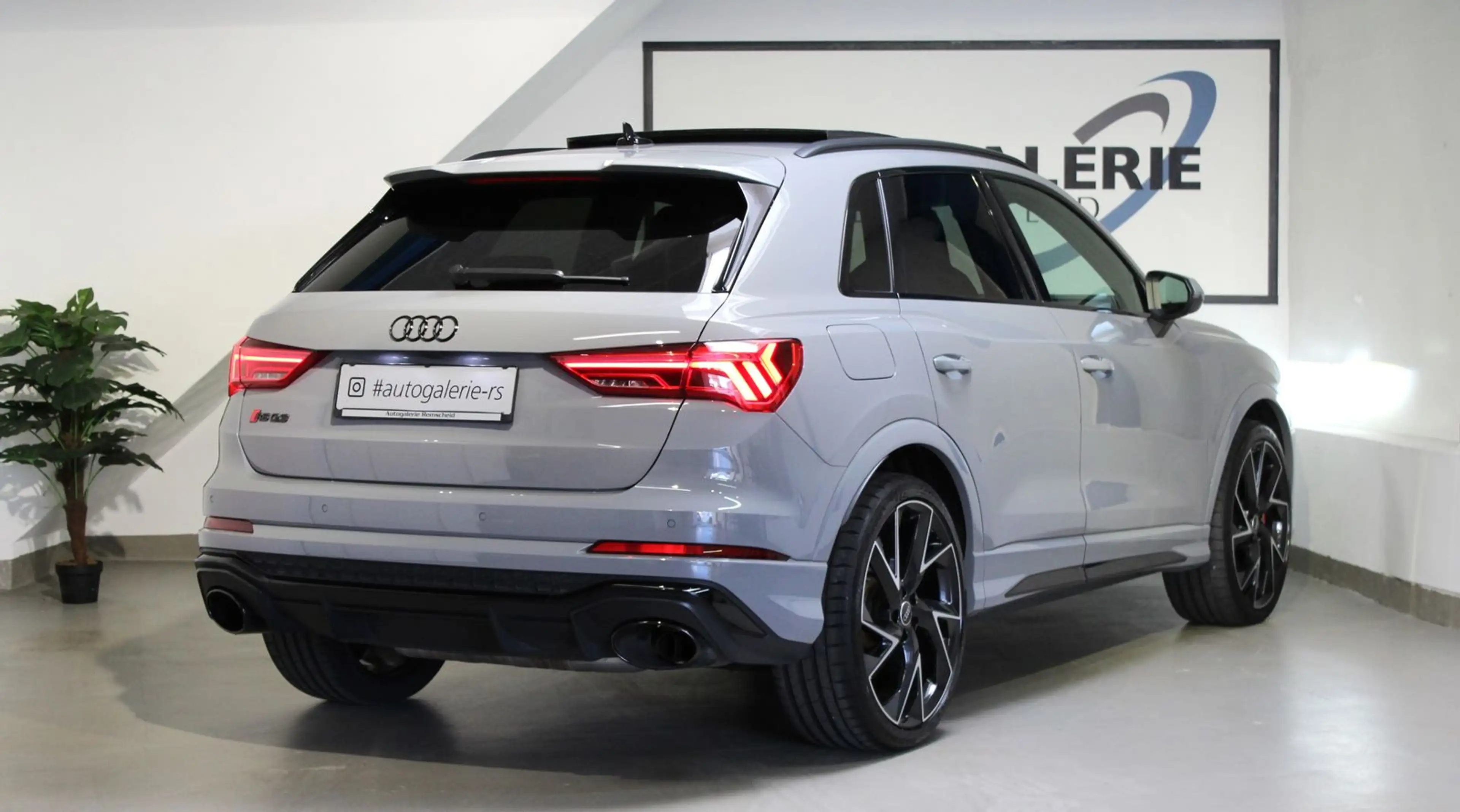 Audi RS Q3 2.5 TFSI q.*NARDO*RS AGA*PANO*SCHALE*SONOS — photo 3