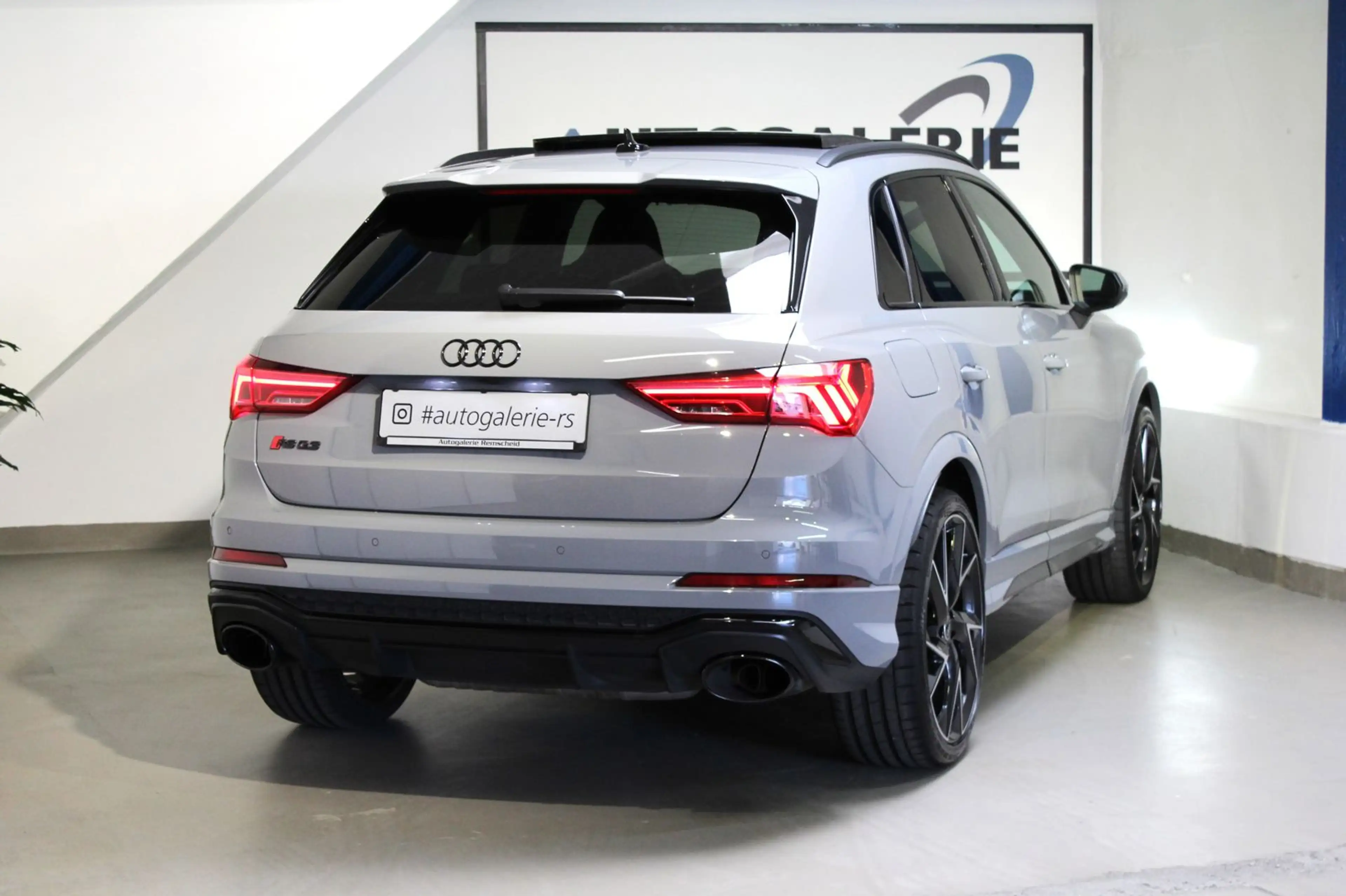 Audi RS Q3 2.5 TFSI q.*NARDO*RS AGA*PANO*SCHALE*SONOS — photo 2