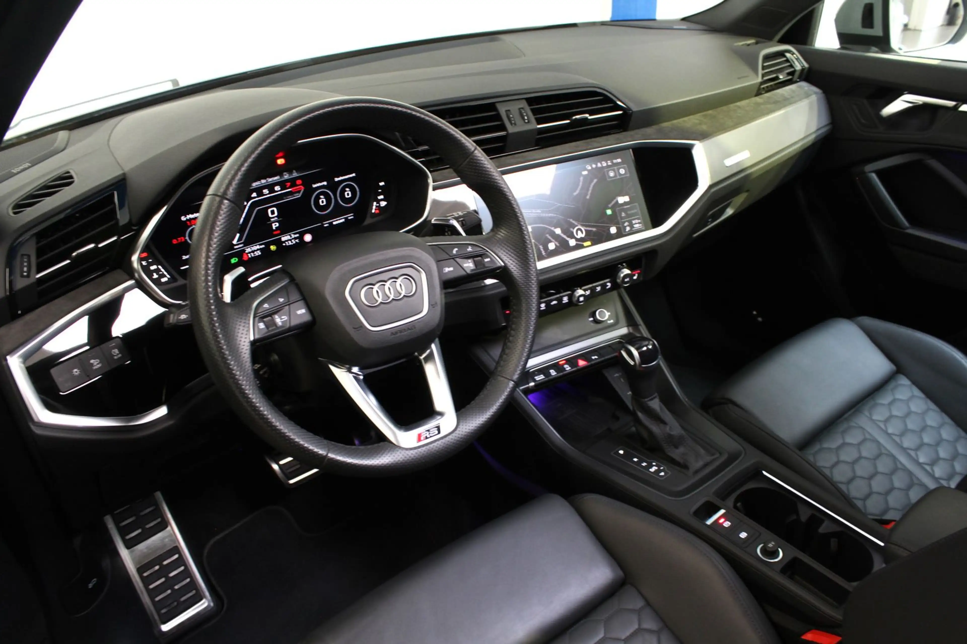 Audi RS Q3 2.5 TFSI q.*NARDO*RS AGA*PANO*SCHALE*SONOS — photo 10