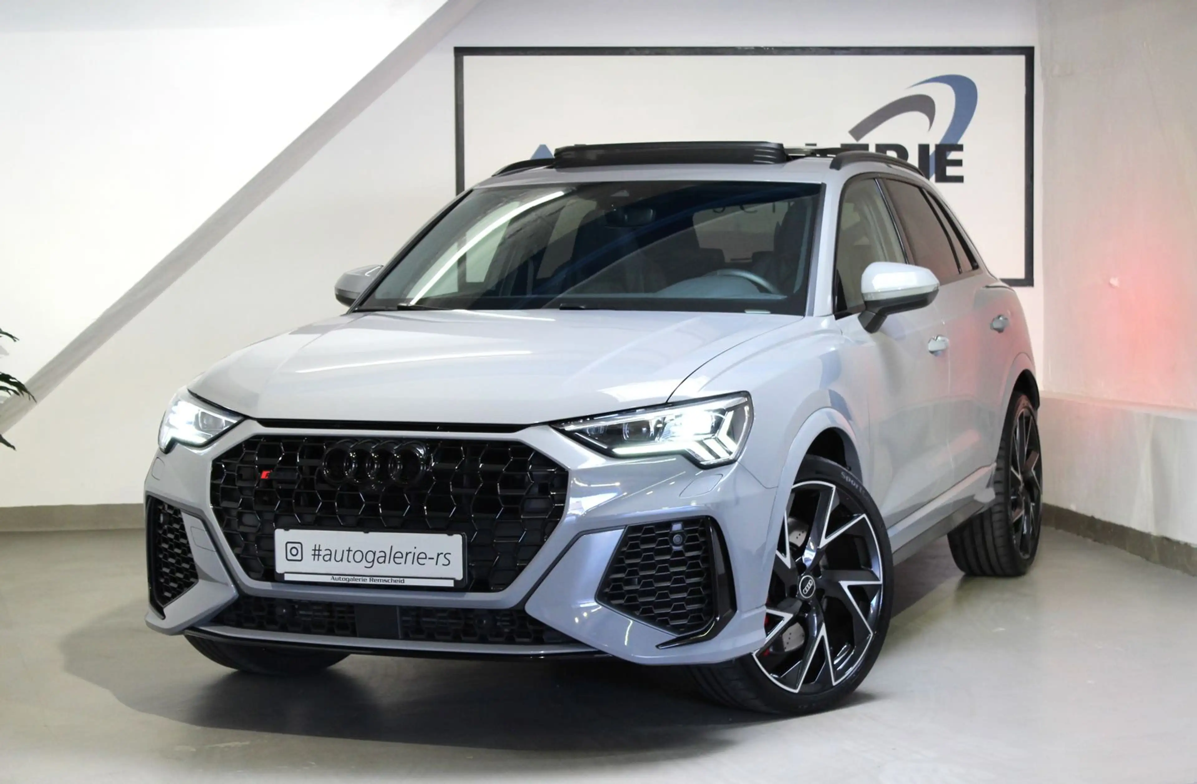 Audi RS Q3 2.5 TFSI q.*NARDO*RS AGA*PANO*SCHALE*SONOS — photo 6
