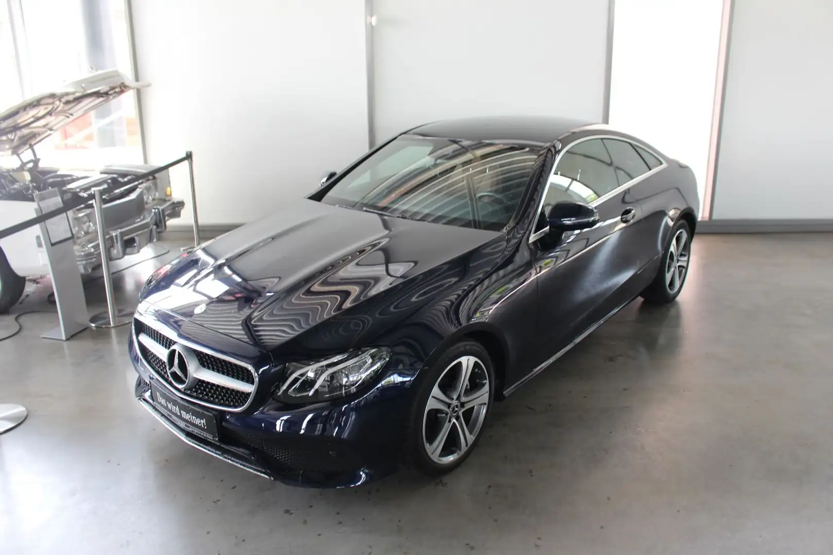 Mercedes-Benz E 200 Coupé Leder braun Ambiente LED Kamera Blau - 1