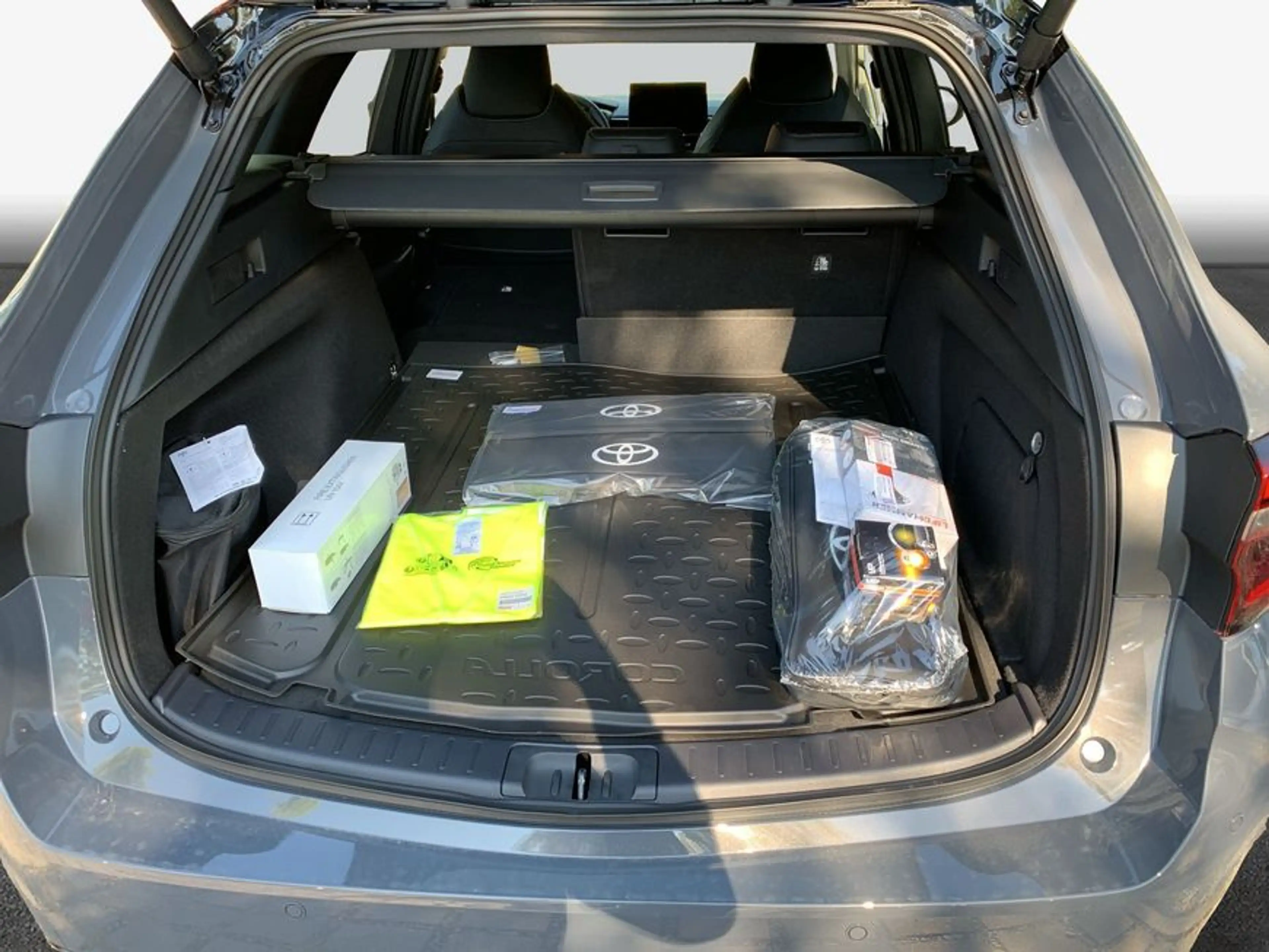 Toyota Corolla 2.0 Hybrid Touring Sports Lounge Edition 9 — photo 8