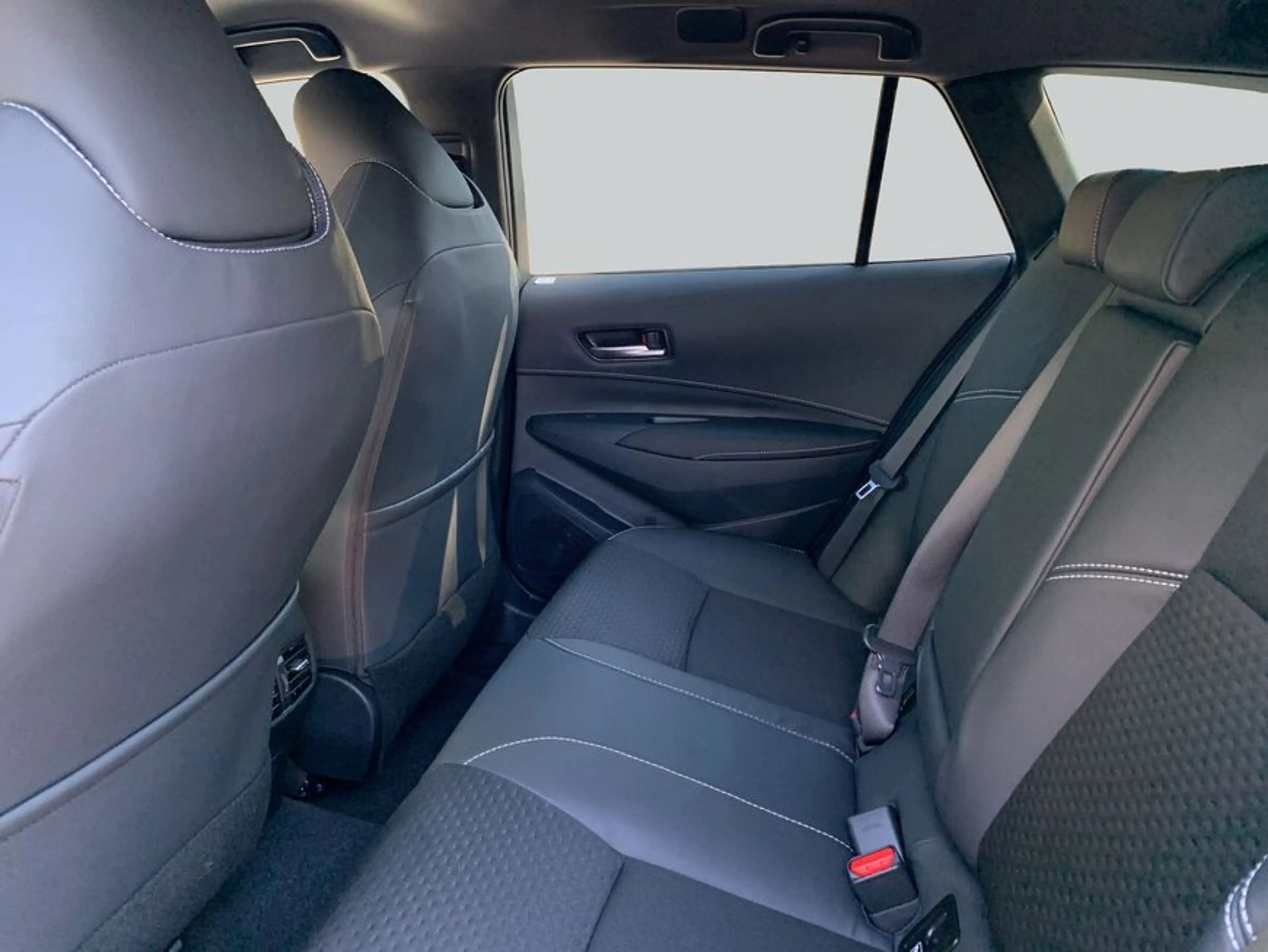 Toyota Corolla 2.0 Hybrid Touring Sports Lounge Edition 9 — photo 11