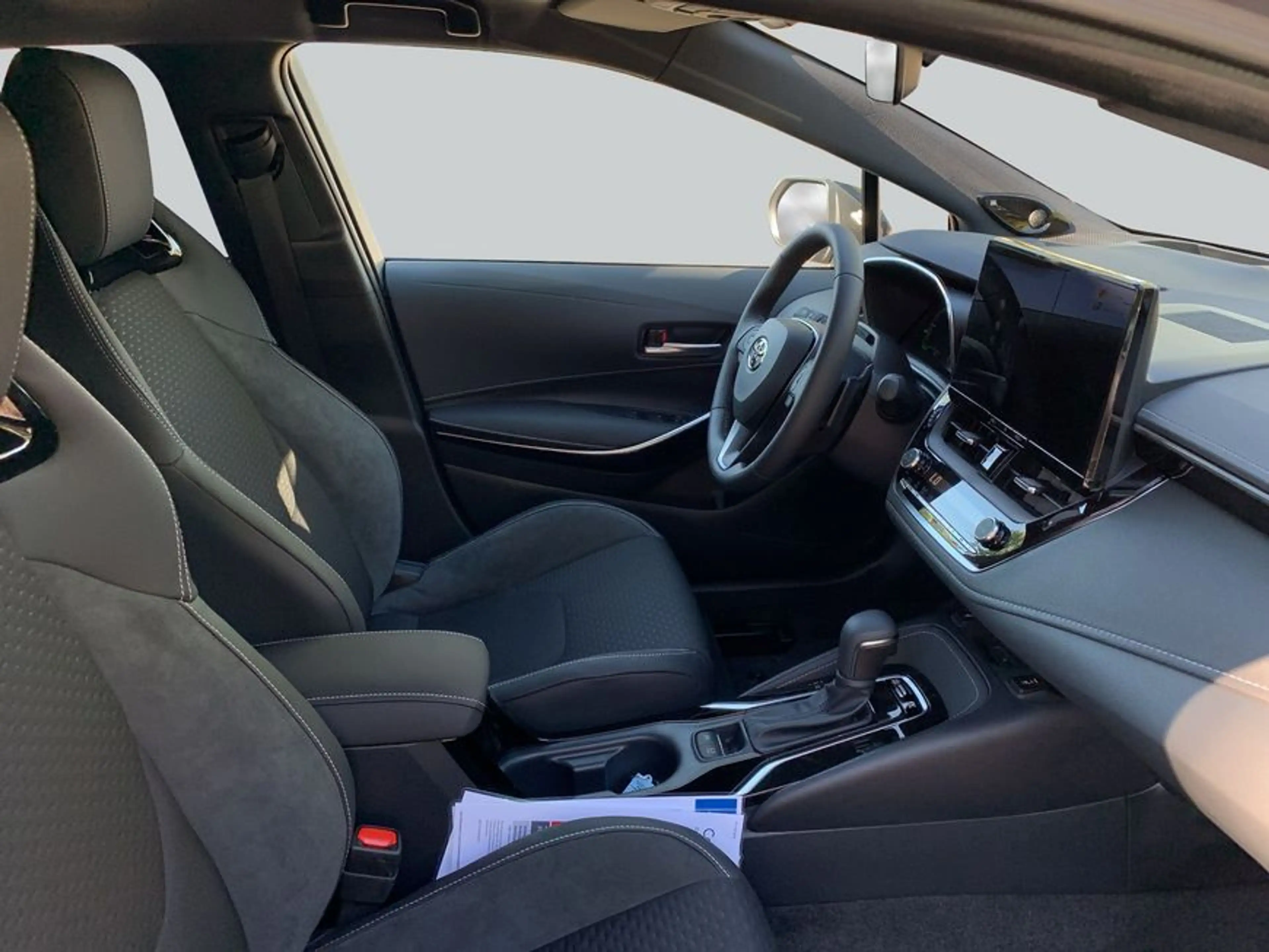 Toyota Corolla 2.0 Hybrid Touring Sports Lounge Edition 9 — photo 12