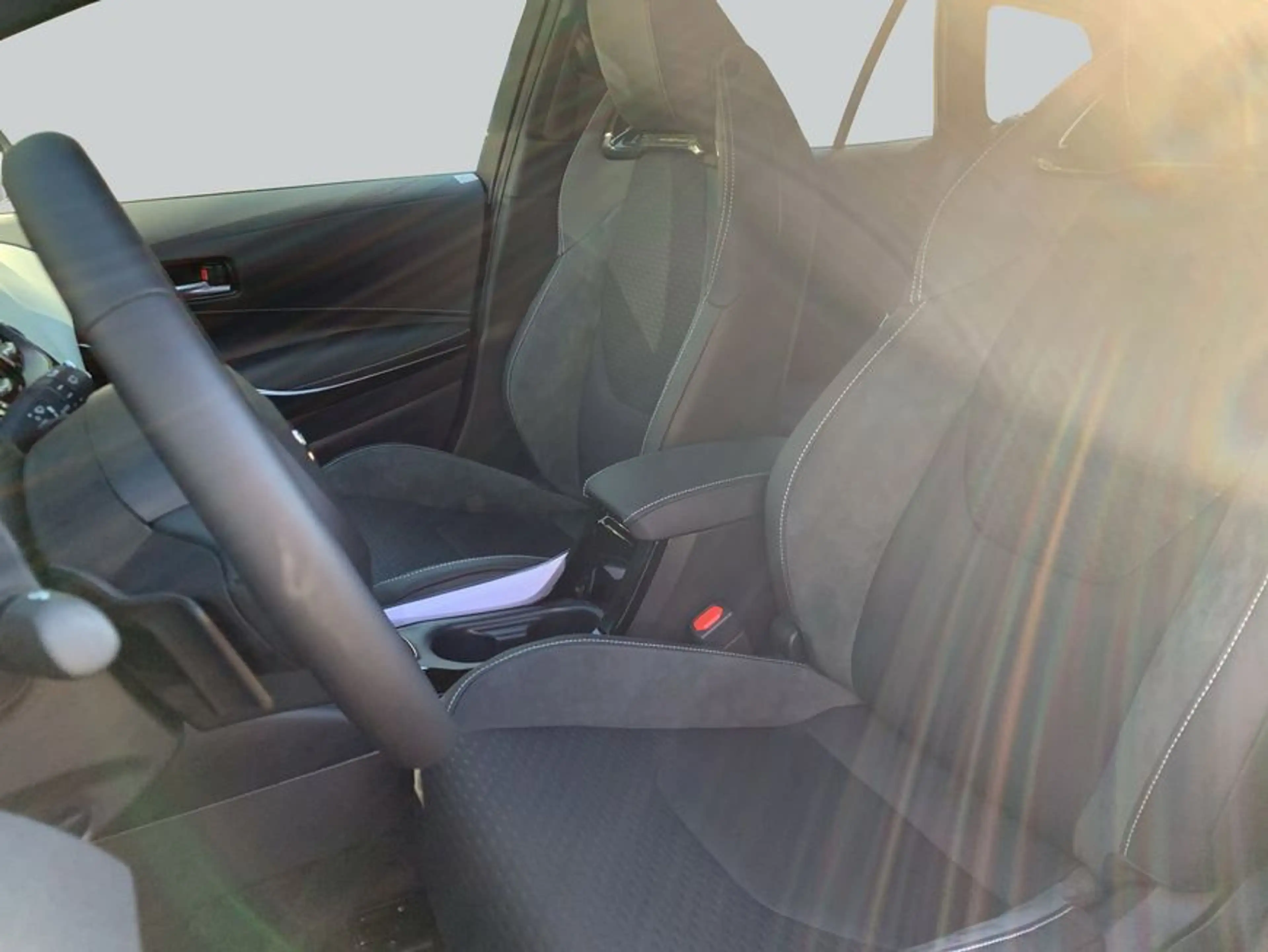 Toyota Corolla 2.0 Hybrid Touring Sports Lounge Edition 9 — photo 10