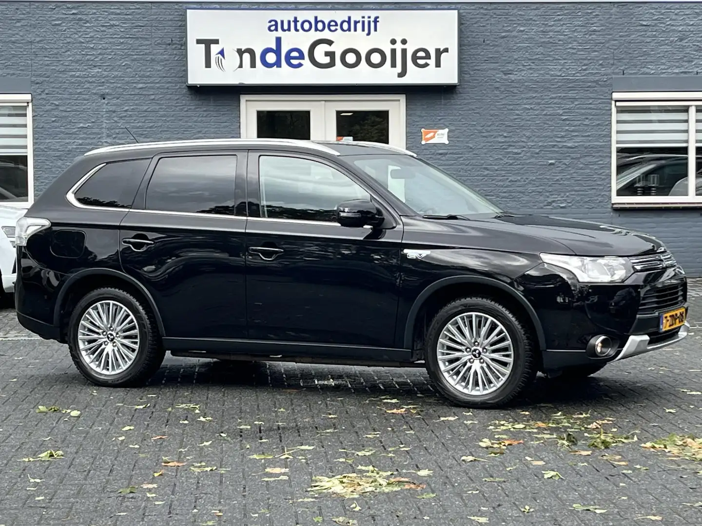 Mitsubishi Outlander 2.0 PHEV Business Edition X-Line | CAMERA | AFN. T Noir - 1