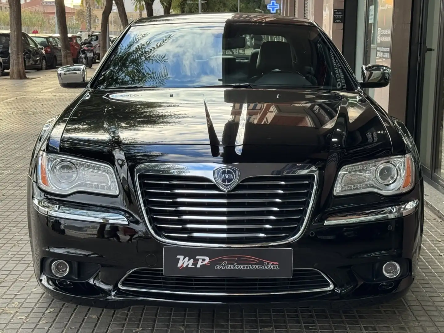 Lancia Thema 3.0Mjt Platinum Aut. Schwarz - 2