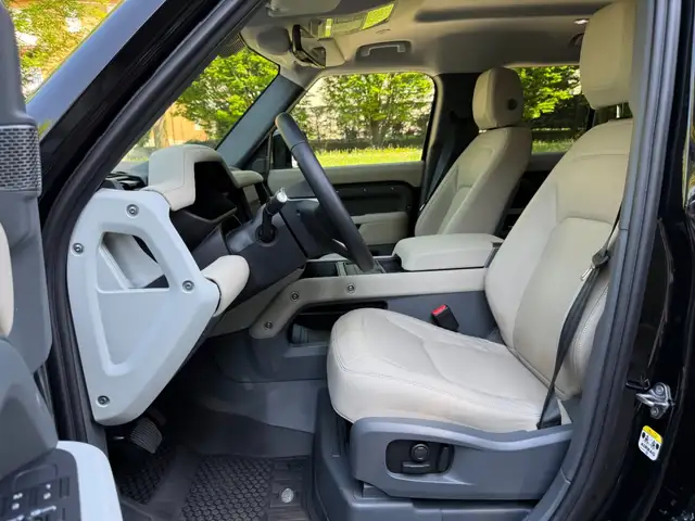 Land Rover Defender view 5