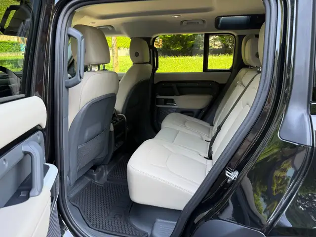 Land Rover Defender view 7