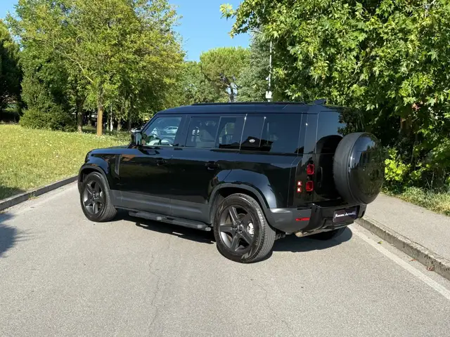 Land Rover Defender view 12