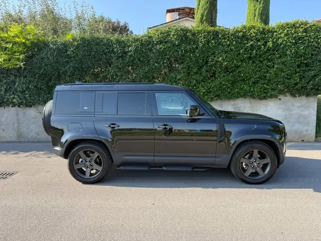 Land Rover Defender view 4