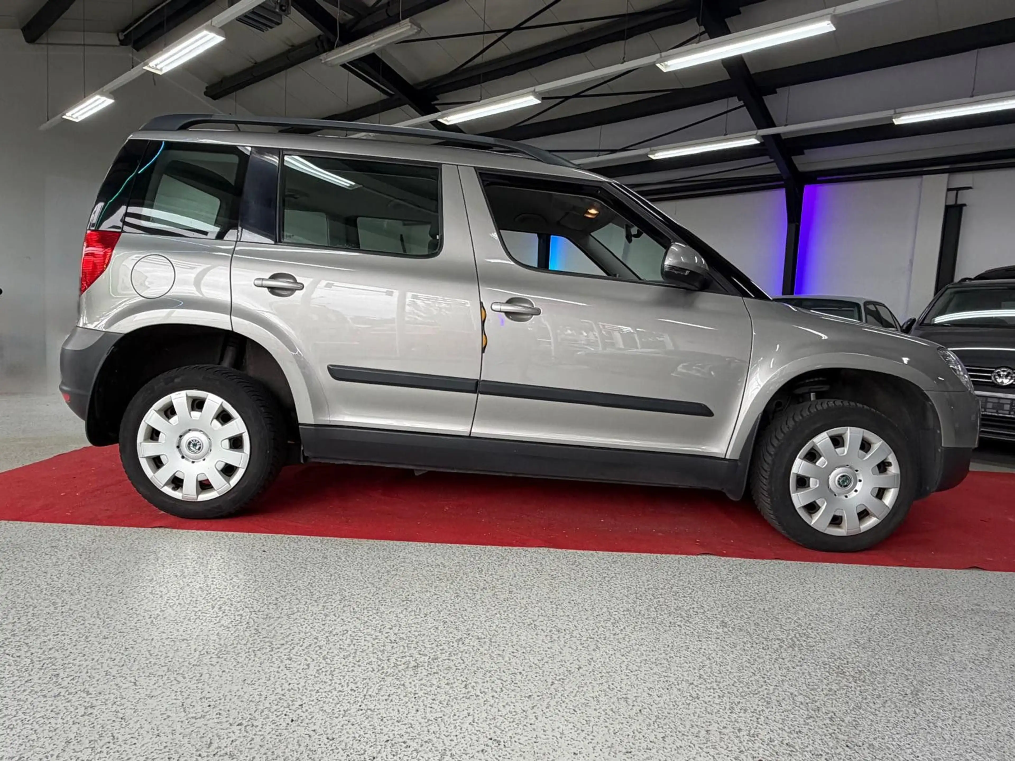 Skoda Yeti Active Plus Edition -1. Hand — photo 8