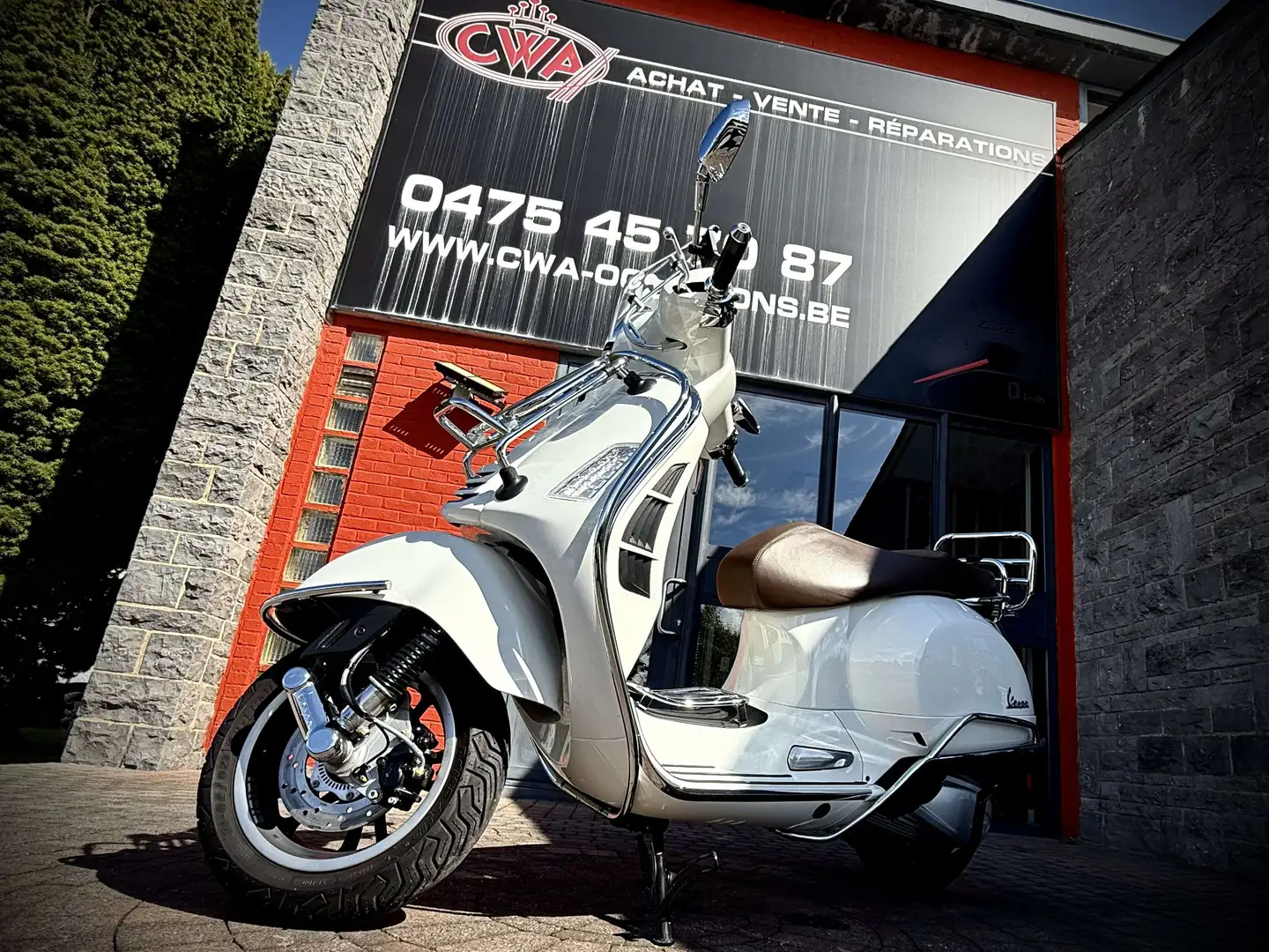 Vespa GTS 300 Etat neuf prix 4504 Euros HTVA Blanc - 2