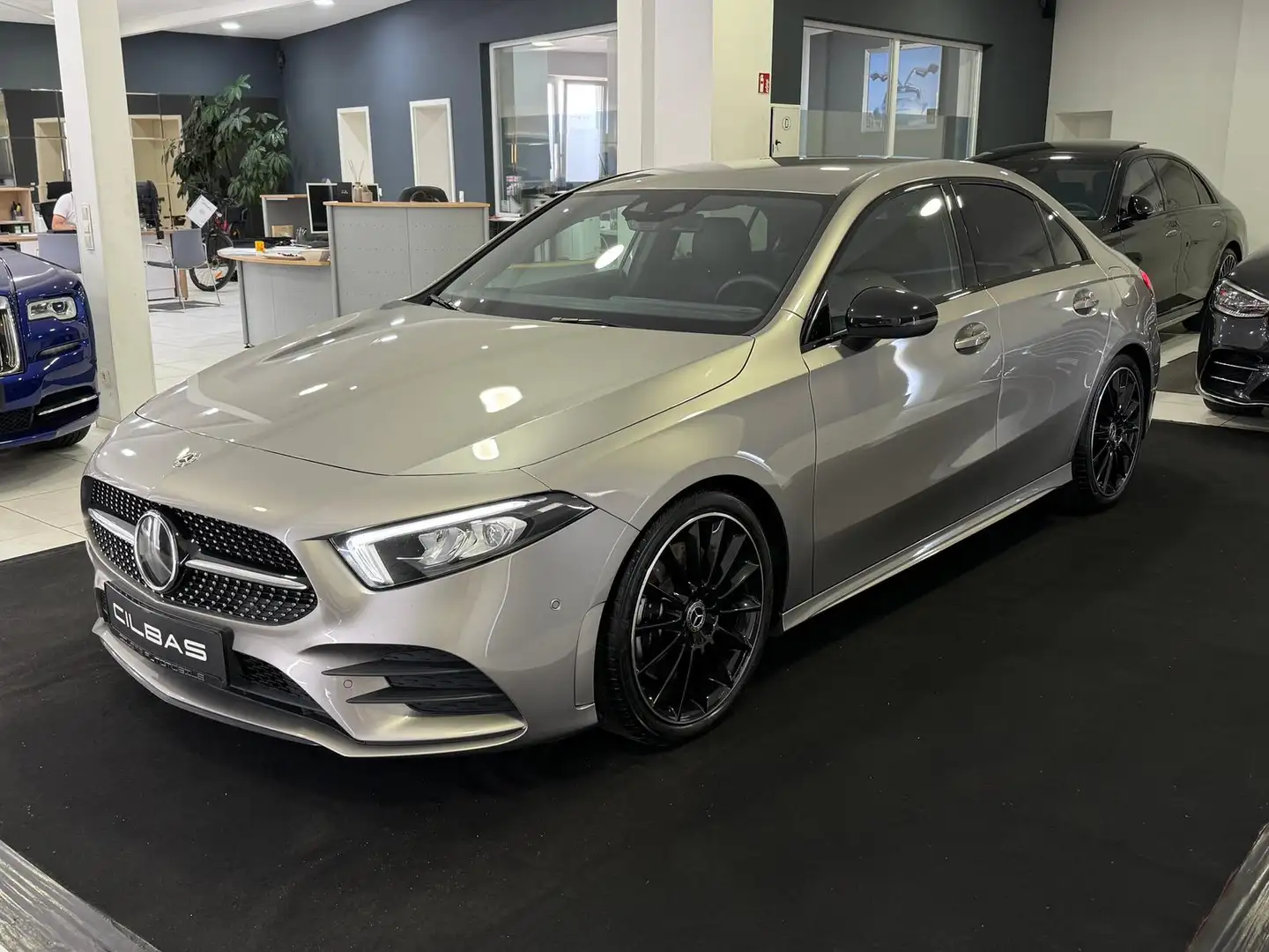 Mercedes-Benz A 250 7G AMG-Line Limousine *DIST*NIGHT*LED*AMBI Argent - 1