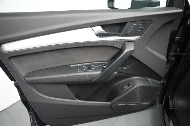 Audi SQ5 view 11