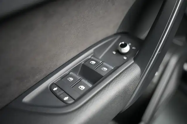Audi SQ5 view 13