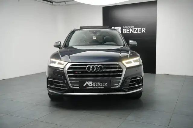 Audi SQ5 view 3