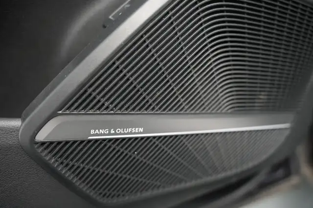 Audi SQ5 view 12