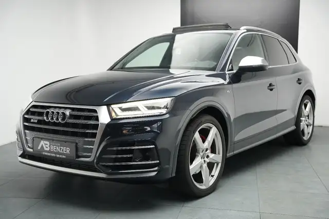 Audi SQ5 view 4