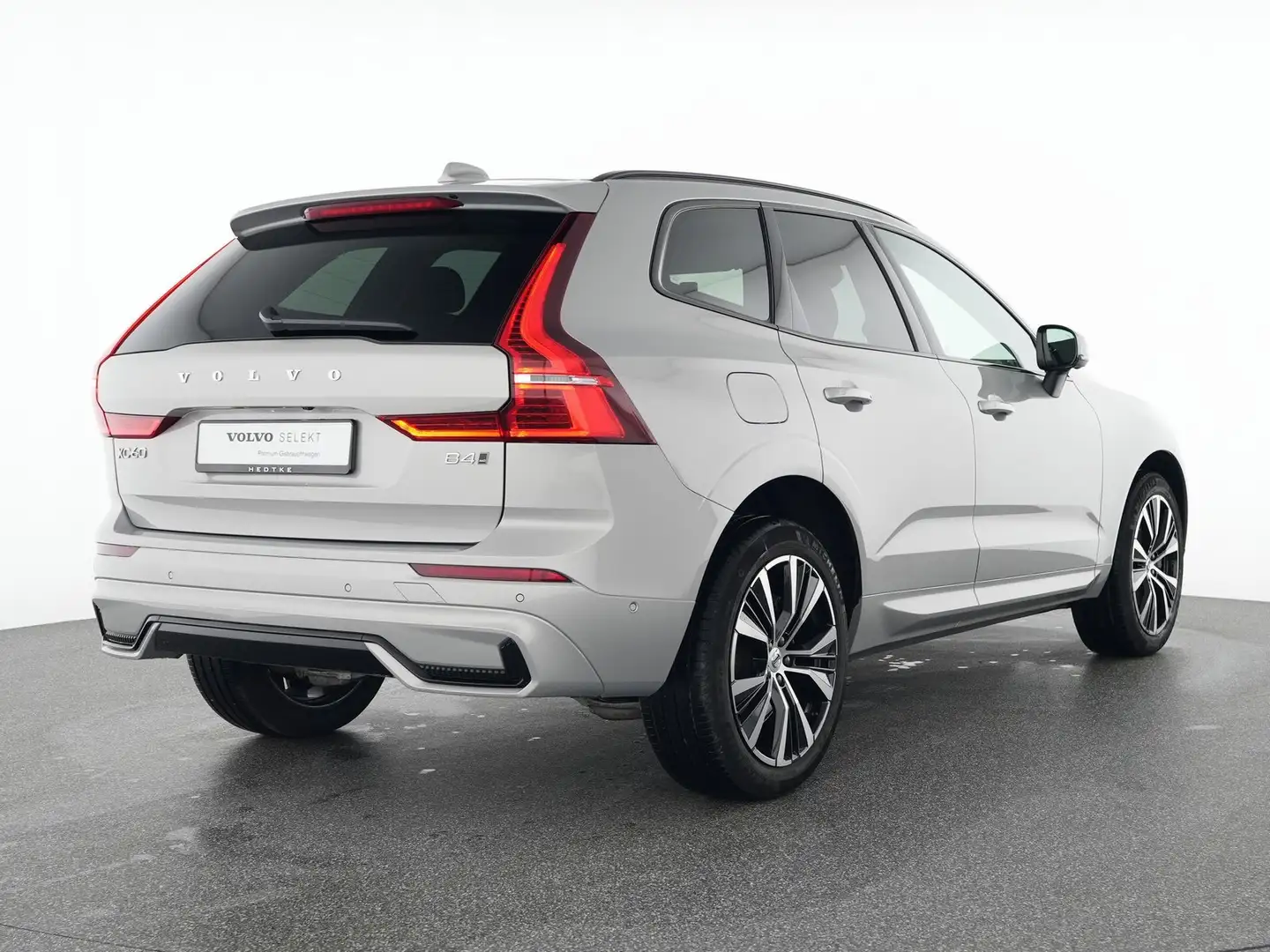 Volvo XC60 B4 Diesel AWD Ultimate Dark 20"+AHK+STANDHZ Silber - 2