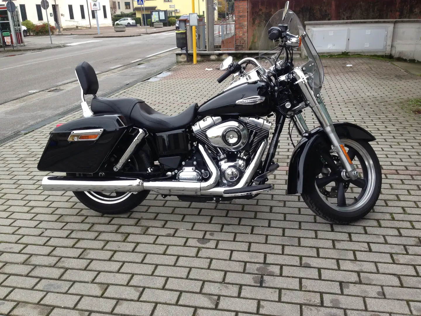 Harley-Davidson Dyna Switchback Negro - 1