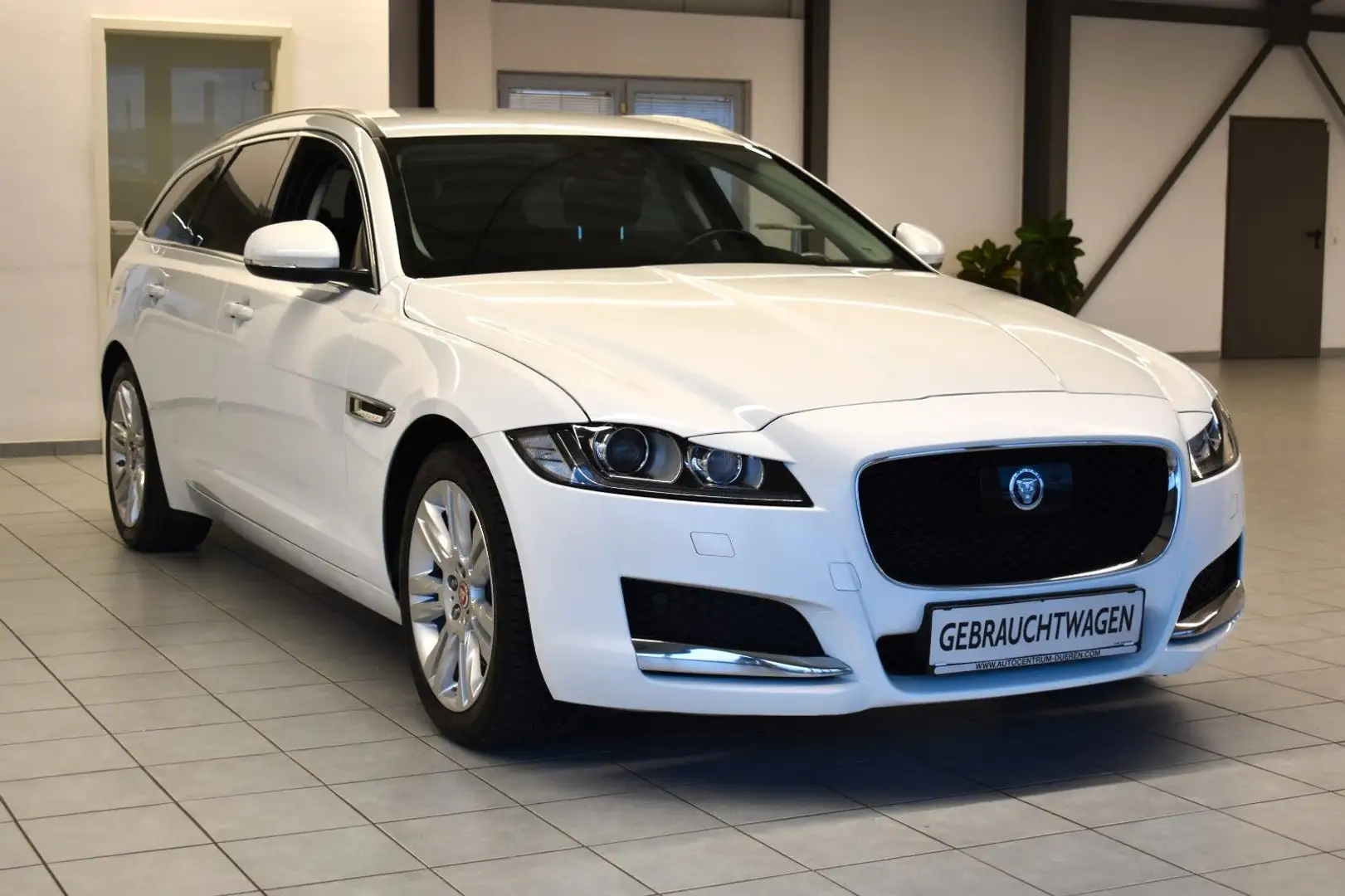 Jaguar XF 2.0d Prestige/Aut./MERIDIAN/NAVI/LED/VIRTUAL/ Weiß - 1