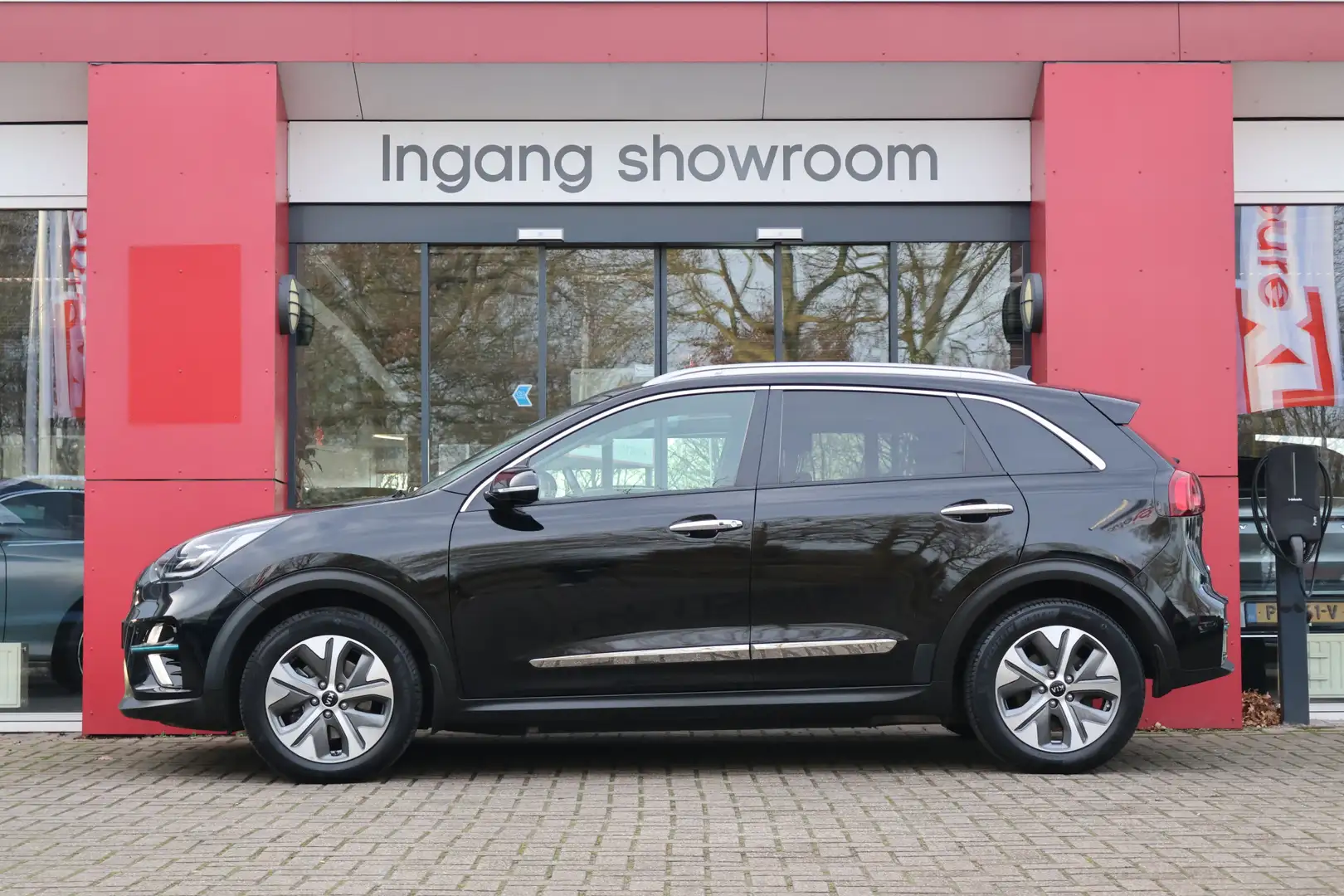 Kia e-Niro ExecutiveLine 64 kWh | Origineel NL | JBL Sound | Noir - 2